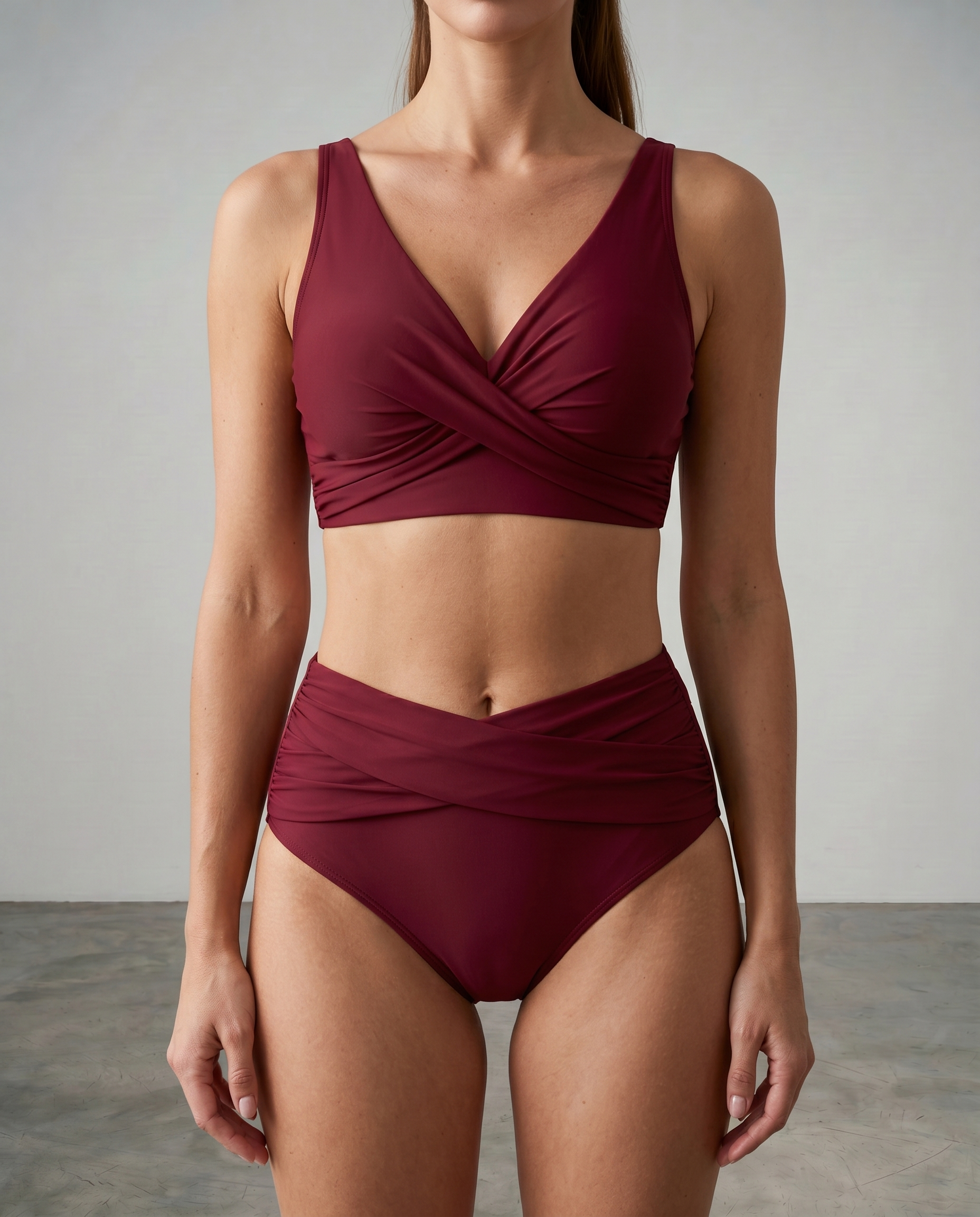 Bordeauxrotes Sculpting-Bikini-Set mit gekreuztem Triangeloberteil und gerafftem High-Waist-Slip