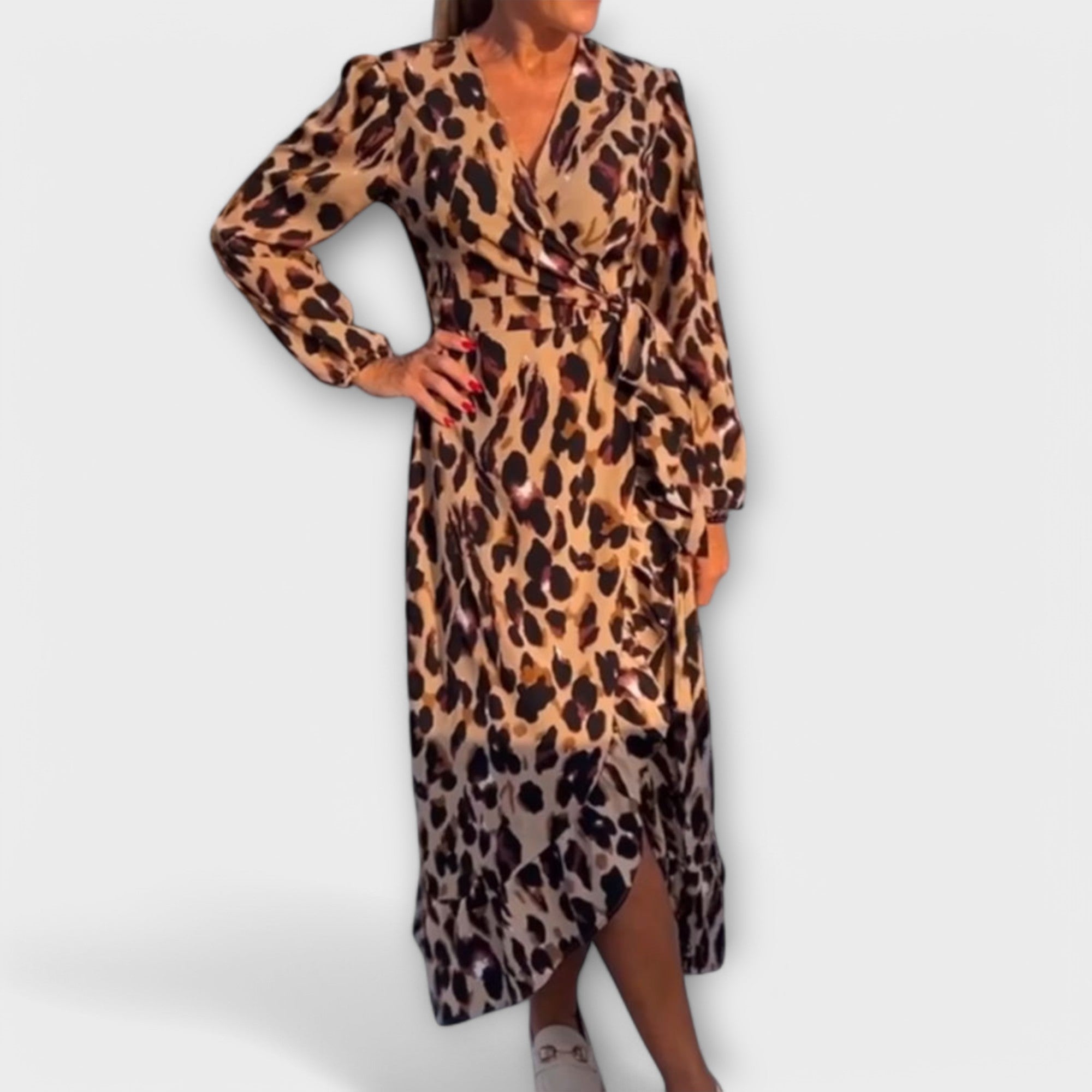 Leopardenmuster-Kleid mit V-Ausschnitt, langen Ärmeln und seitlichem Schlitz