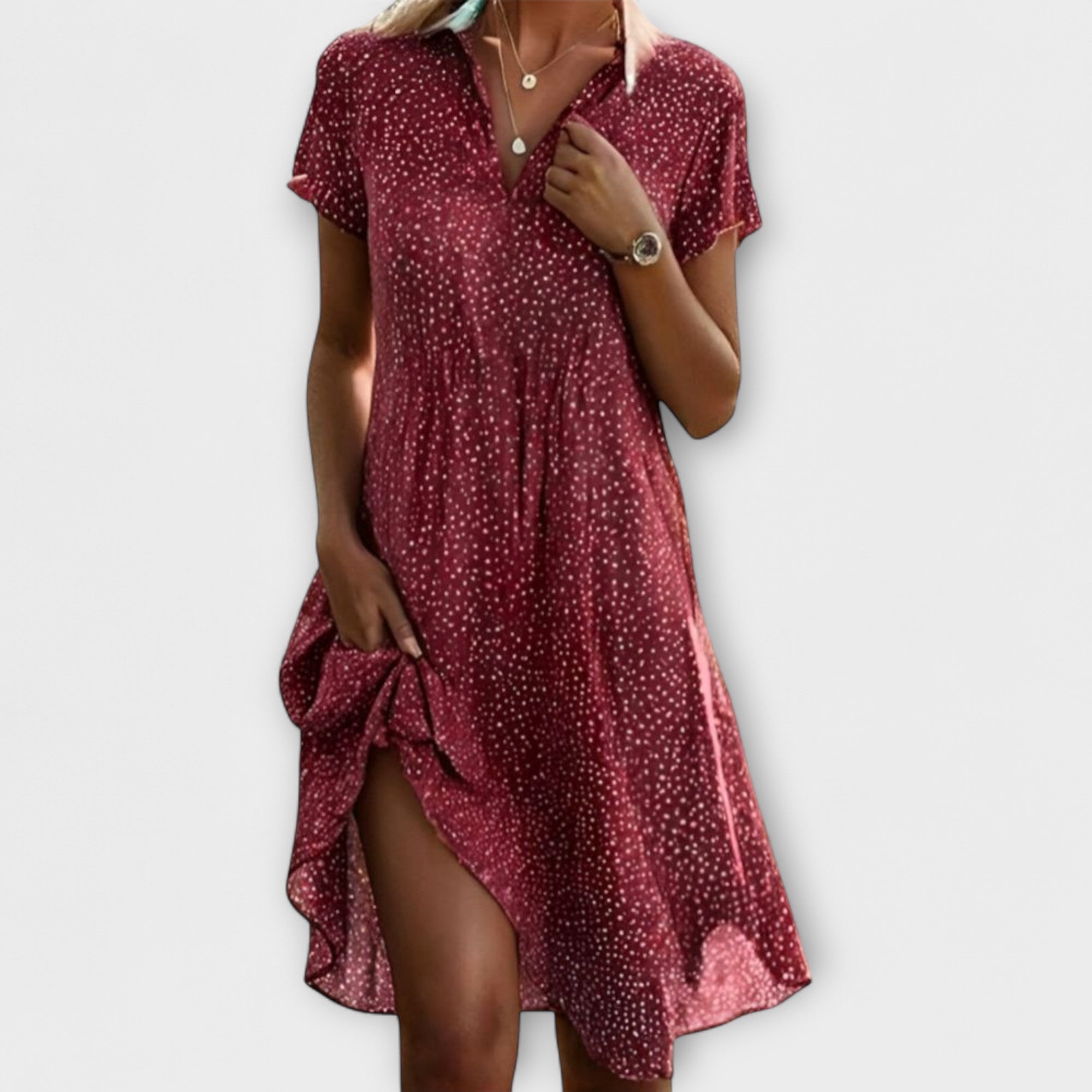 Fliessendes Sommerkleid mit V-Ausschnitt, Kurzarm, Knopfleiste und Sprenkelmuster, vorn Schlitz