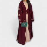 Cardigan-Kleid Duo in Bordeauxrot mit Schleifenverzierung, Belegeinsatz und Wickeloptik