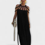 Schwarzes Maxikleid mit Drapierungen und Zopfträgern am Ausschnitt