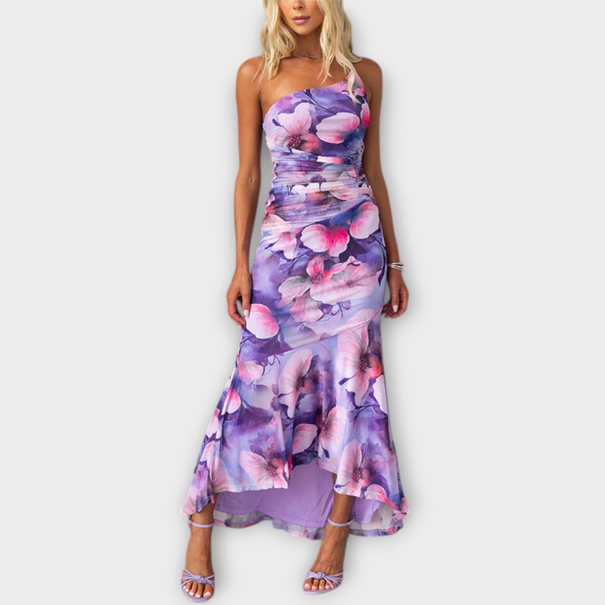 Maxikleid mit einseitiger Raffung, lila-blauer Blumenprint, schmale Träger