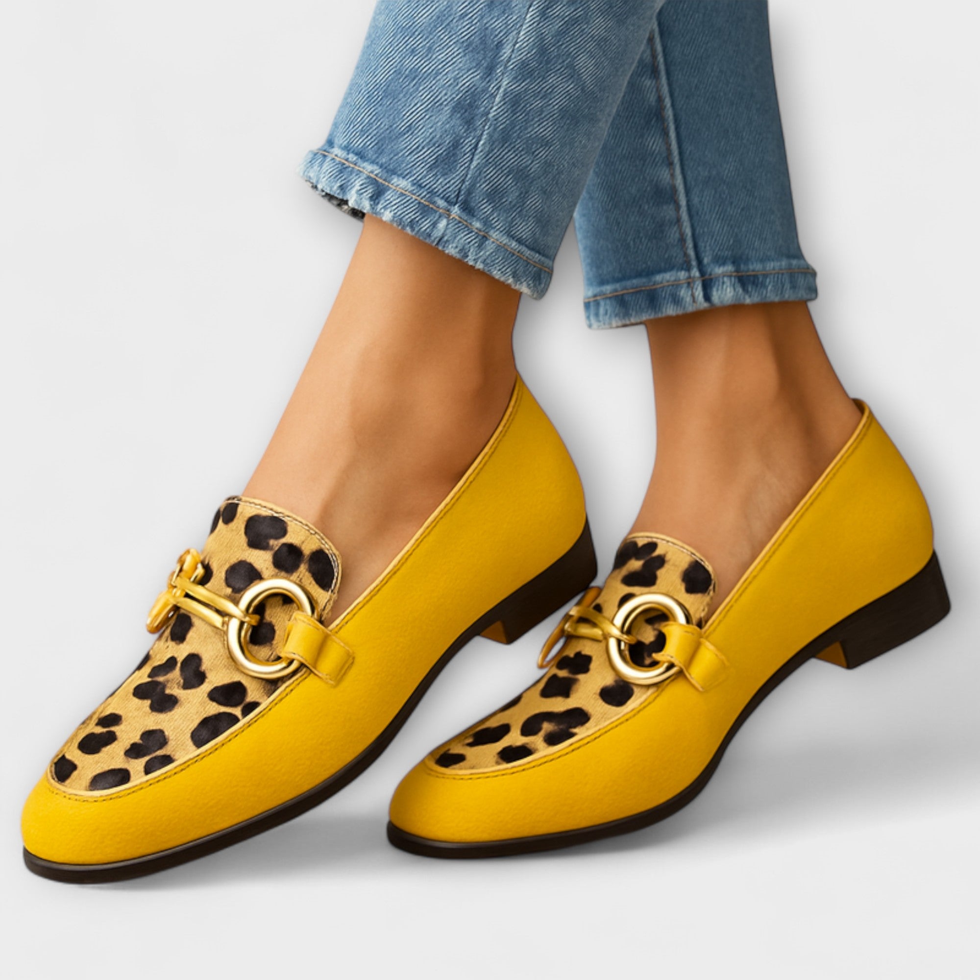 Gelbe Hausschuhe von Sonia mit Leopardenprint und goldener Schnalle, niedriger Absatz