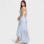 Helles himmelblaues langes Kleid mit floraler Struktur, tailliertem Korsett und Faltenrock