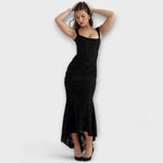 Langes Korsettkleid in Schwarz mit Trägern, figurbetontem Korsett und asymmetrischem Saum