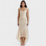Langes Korsettkleid in Beige mit Trägern, geraffter Taille und schwingendem Rock