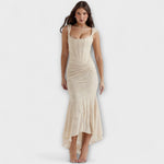 Langes Korsettkleid in Beige mit Spaghettiträgern, figurbetontem Korsett und schwingendem Saum