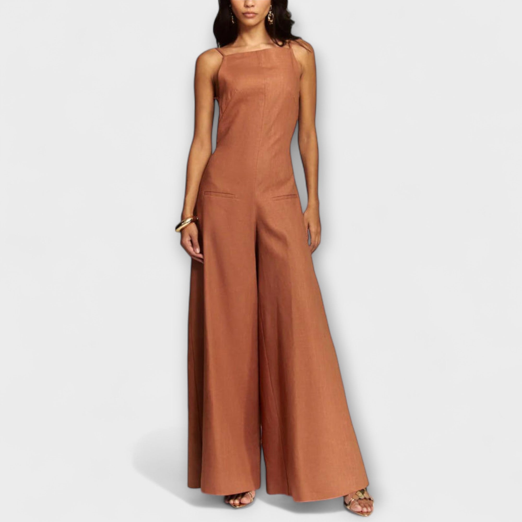 Brauner Halter-Jumpsuit mit weitem Bein und seitlichen Taschen