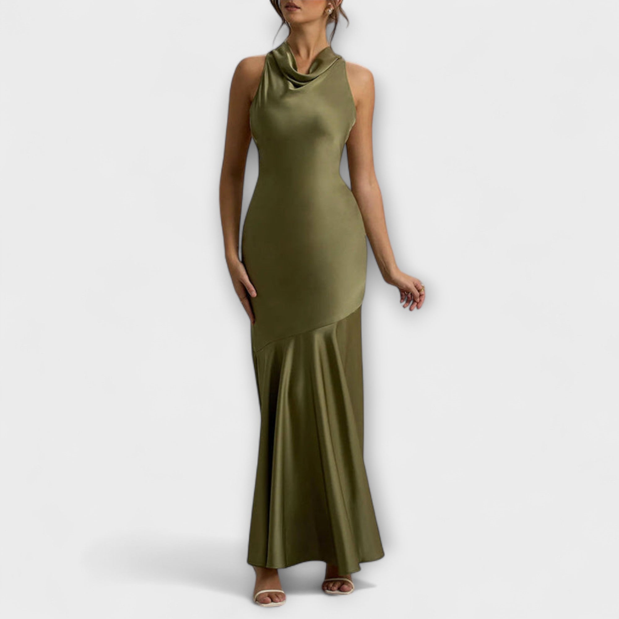 Lennon Maxikleid aus Satin in Olivgrün mit schmalen Trägern und ausgestelltem Saum