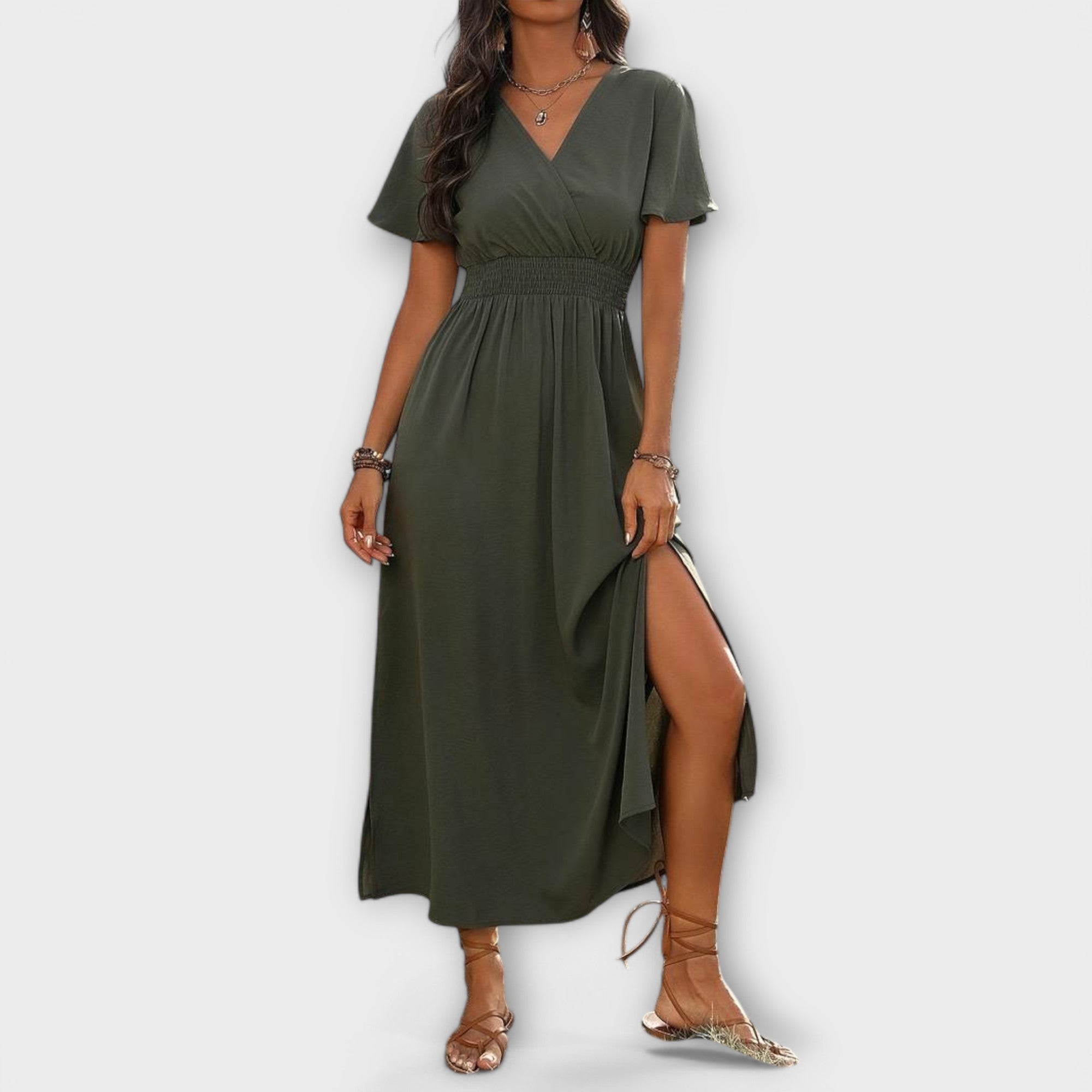Olivenfarbenes Boho-Maxikleid mit V-Ausschnitt, kurzen Ärmeln und langem Rock mit Schlitz