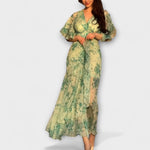 Lana Blumen-V-Ausschnitt-Kleid, fließender Schnitt mit Rüschensaum und Gürtel, hellgrün