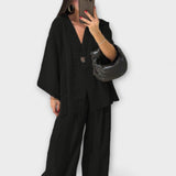Schwarzes V-Ausschnitt-Top und weite Hose im Set, drapierter Look