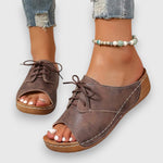 Vintage Stil Sandalen in Braun, offene Zehen, Schnürung vorne, braune Plateausohle