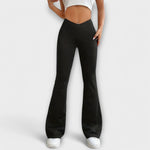 Schwarze lockere Hose mit ausgestelltem Bein und hoher Taille