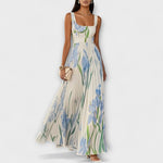 Chiffon-Maxikleid mit Blumenmuster, hellblau mit grünen Stielen und blauen Blüten
