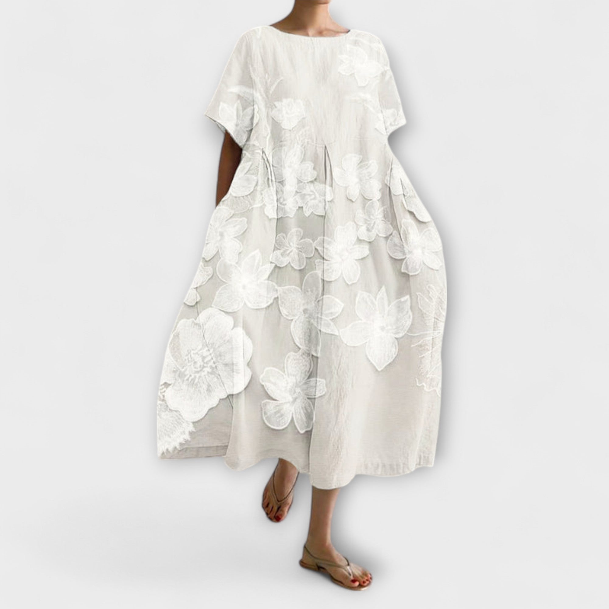 Beiges Kleid mit weißem Blumenmuster, Rundhalsausschnitt und A-Linie