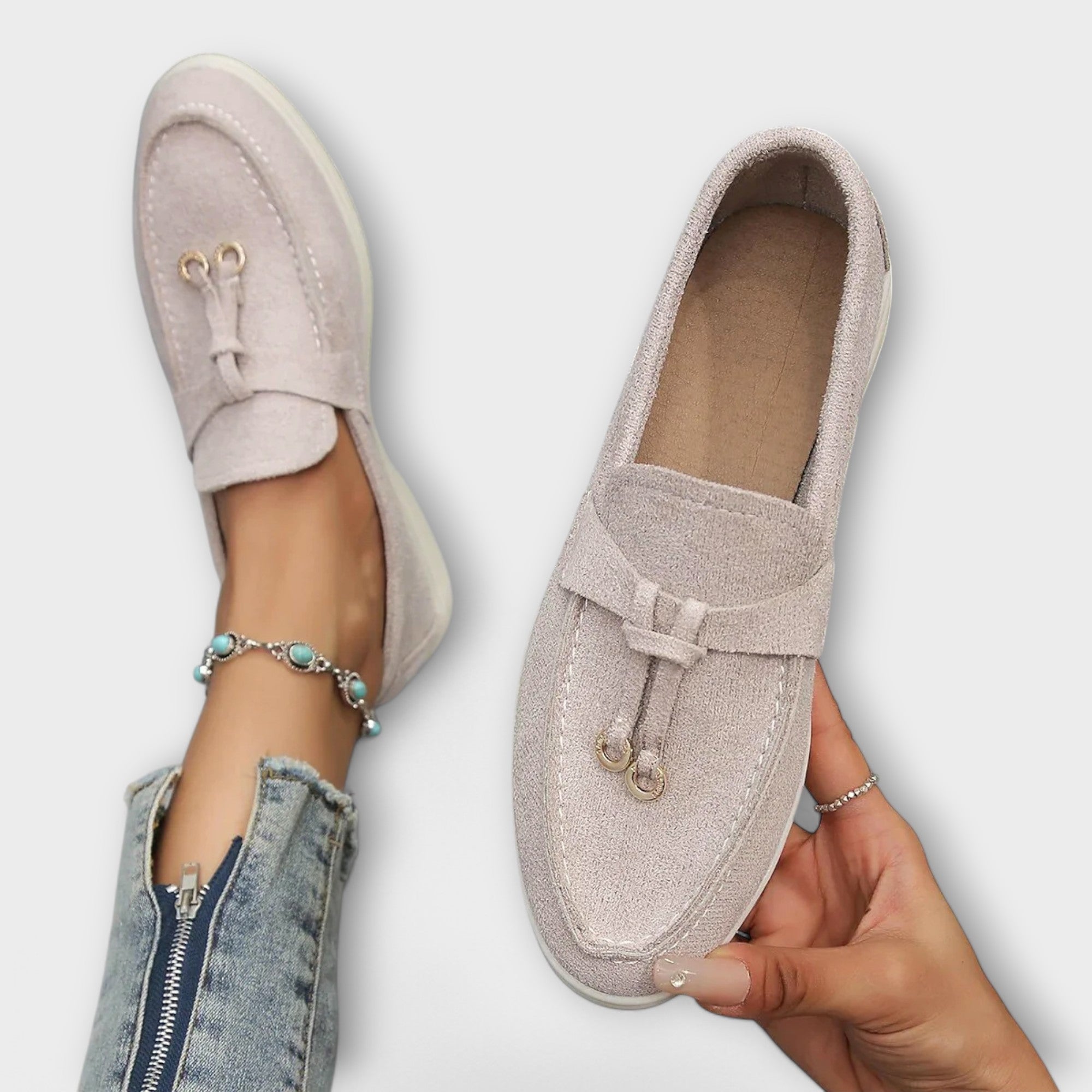 Beiger Loafer aus Veloursleder mit Quasten-Detail und Schnürriemen-Optik
