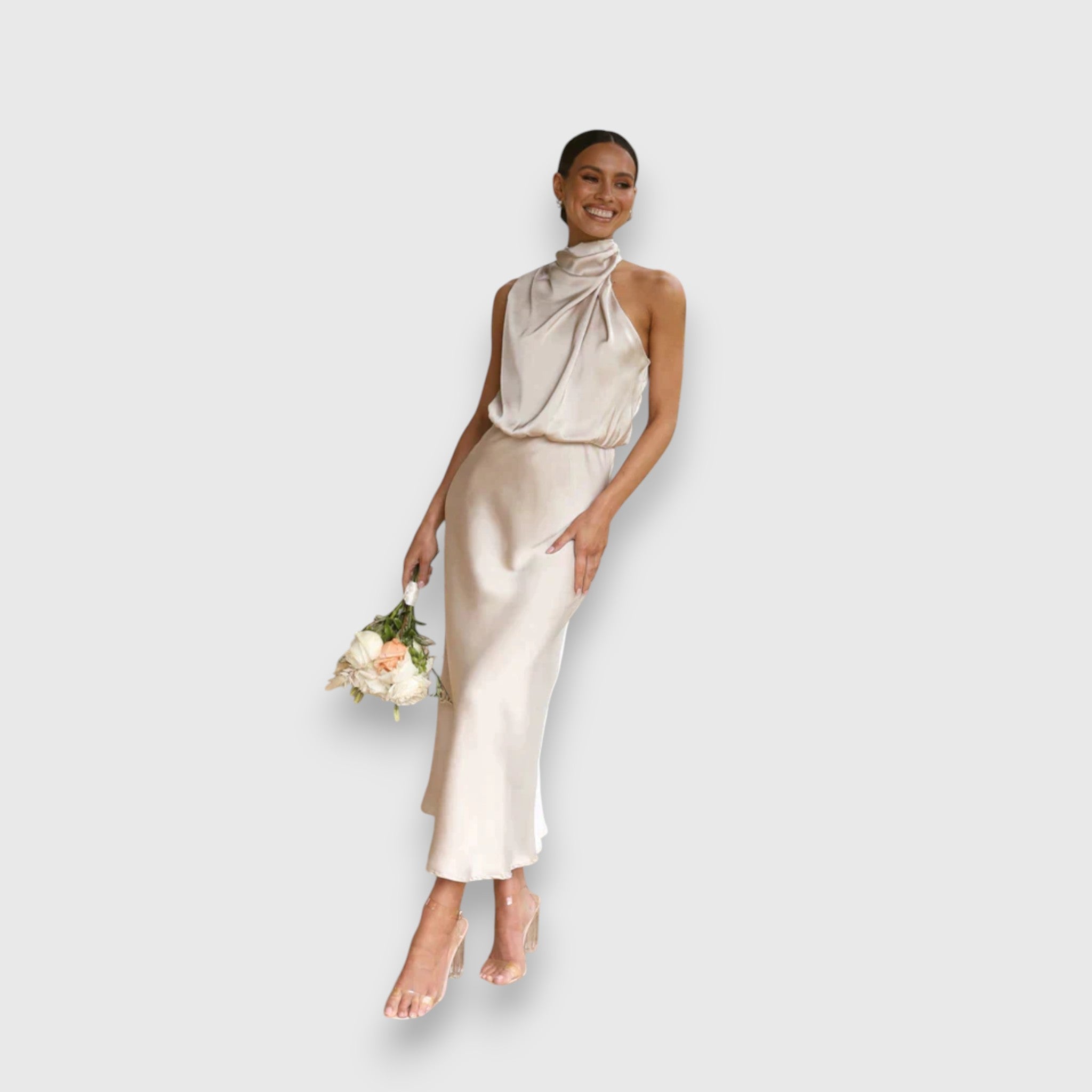 Cremefarbenes Satin-Kleid mit drapiertem Wickelkragen und ärmellosem Schnitt