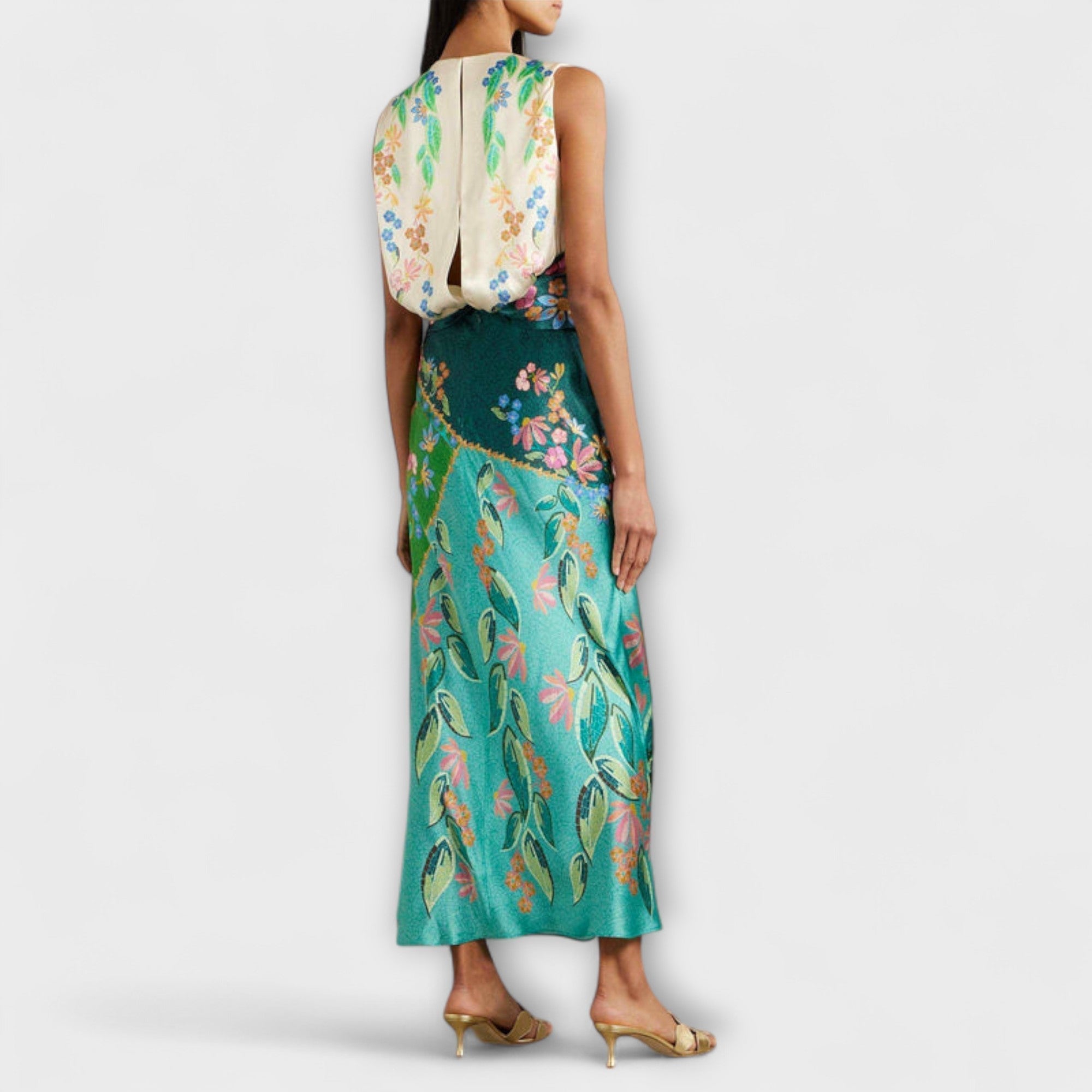 Rückenansicht ärmelloses Maxikleid mit Blumenprint, verdrehter Taille, grün