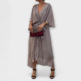 Chiffonkleid mit V-Ausschnitt, grau, Wickeloptik, locker fallender Rock, Gürtel zum Binden