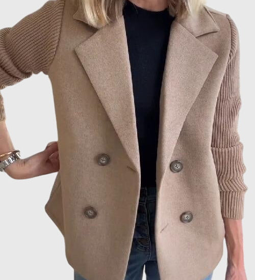 Damen-Blazer mit Reverskragen, zweireihiger Knopfleiste und Strickärmeln, beige