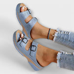 Hellblaue Damen-Sommersandalen mit zwei Schnallen und luftiger Zehenöffnung