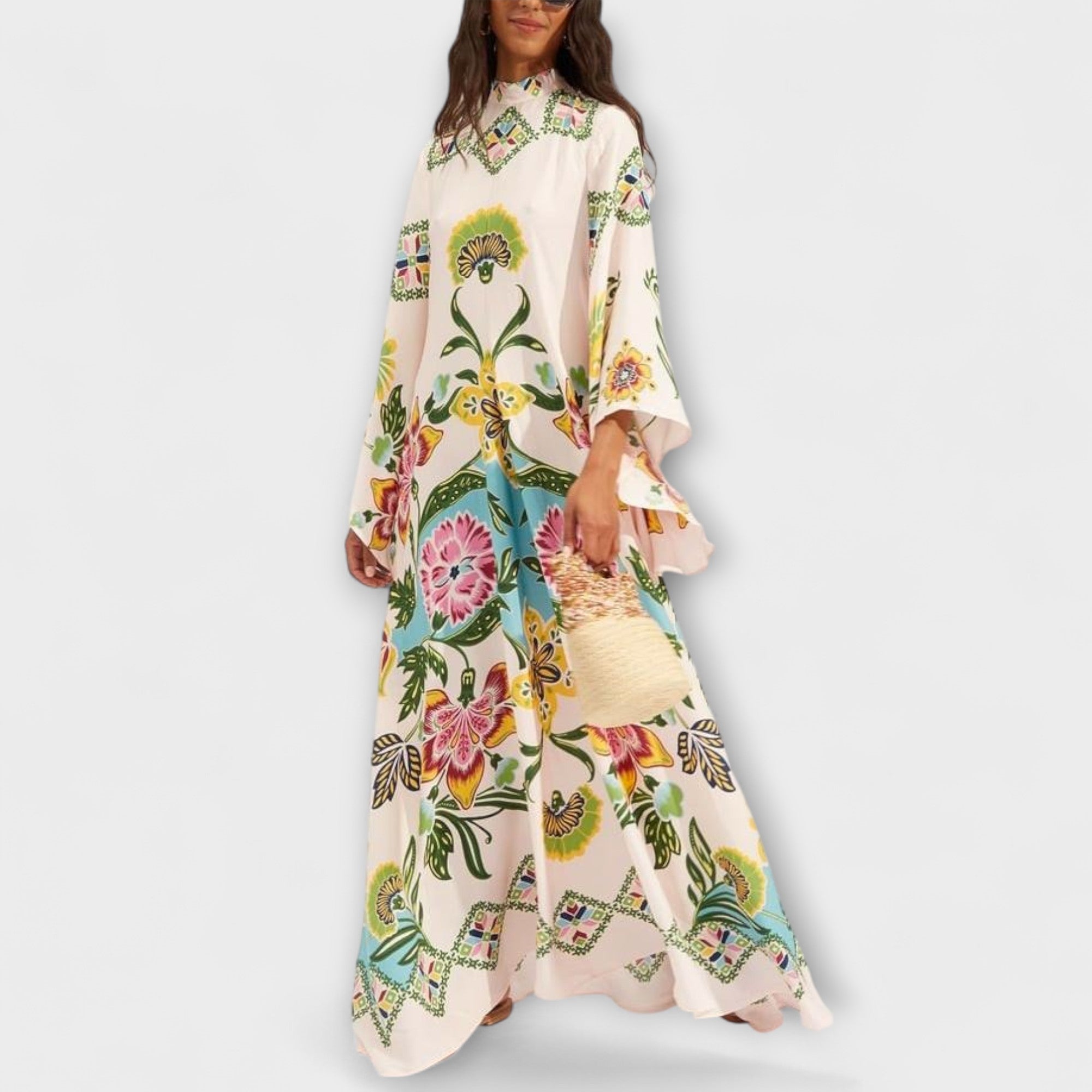 Maxikleid mit V-Ausschnitt, floralem Print und fließendem, weit schwingendem Schnitt.