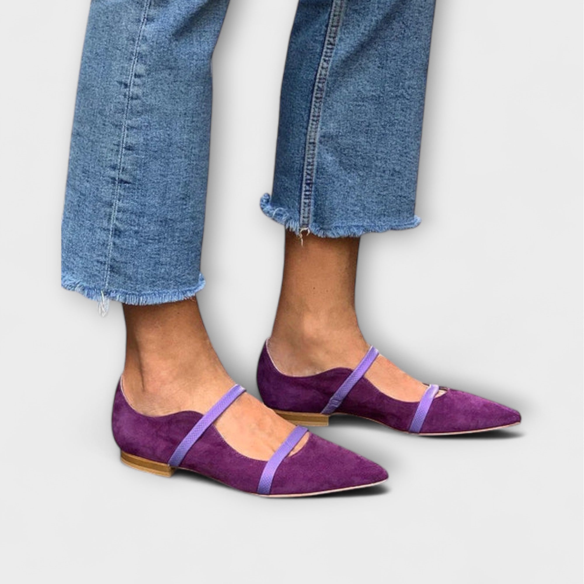 Waverly Ballerinas mit spitzer Kappe, violettem Obermaterial und blauen Riemen