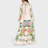 Maxikleid mit weitem Rock und buntem Blumenprint, Ärmel mit weitem Saum.