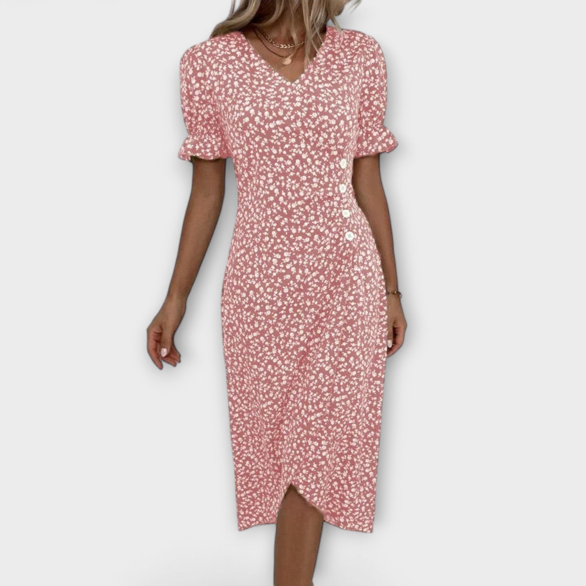Sommerkleid mit V-Ausschnitt, rosafarbenem Stoff und kleinen weißen Blümchen, Knielänge