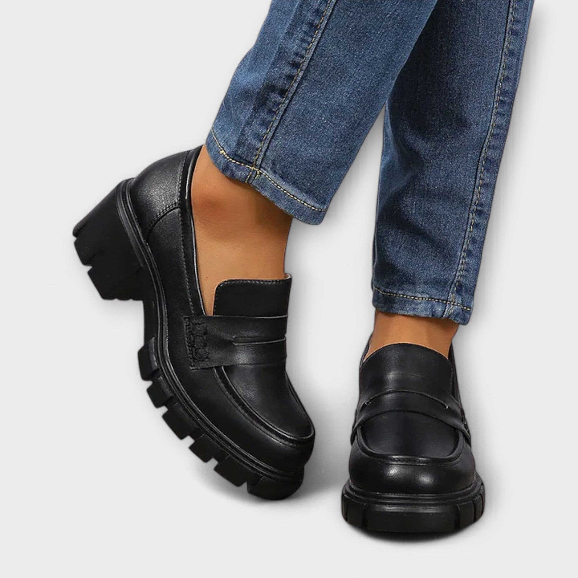 Chunky-Loafer aus schwarzem Leder mit breitem Riemen und dickem Profilabsatz