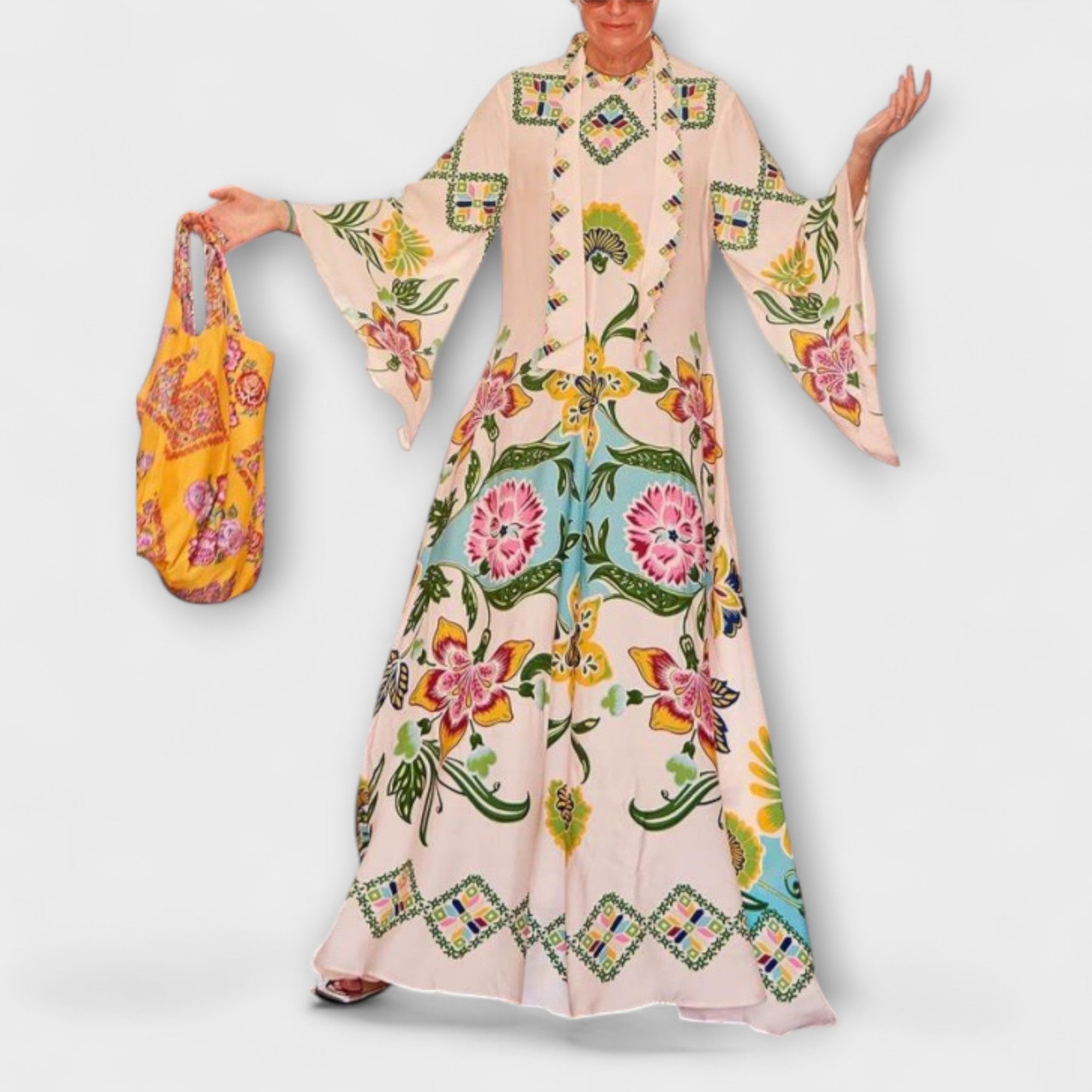 Maxikleid mit buntem Blumenmuster, dekorativen Bordüren an Schultern und Saum.