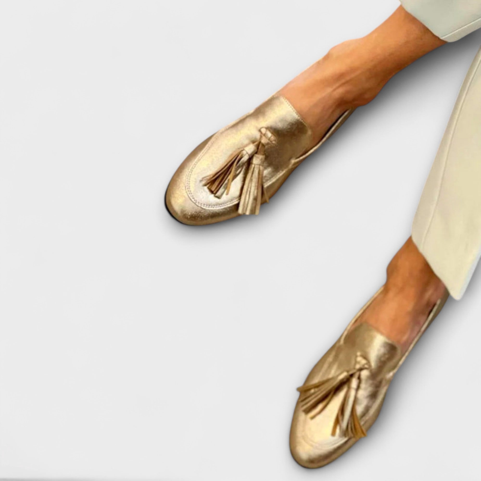 Metallisch glänzende Loafer mit Quasten und Zierstichen vorn