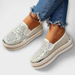 Strassbesetzte Hausschuhe mit Slip-On Form, helles Obermaterial mit glitzernden Steinen