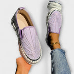 Lila Loafer-Schuhe mit Strasssteinen, schmale Einsätze und glänzender Sohle