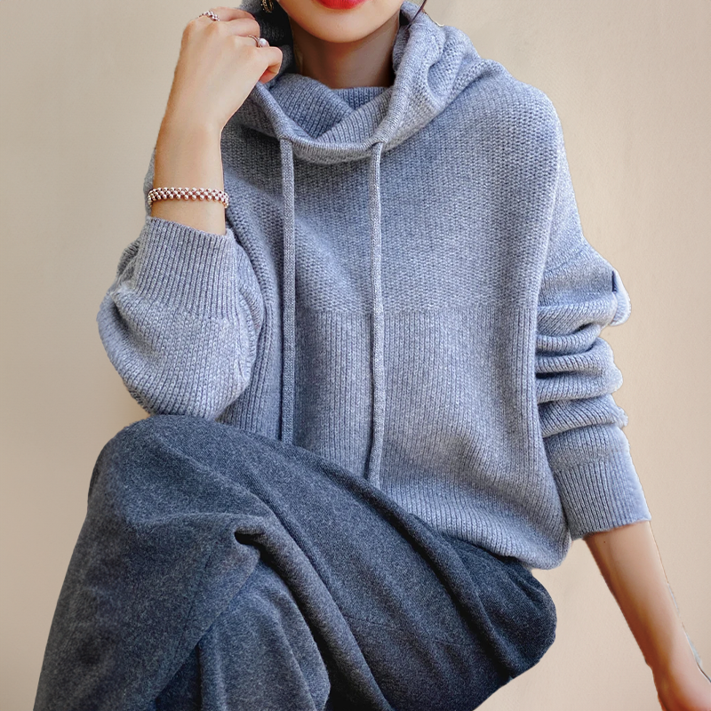 Hellblauer Kapuzenpullover mit Kordelzug, gerippter Vorderkante und Ärmelbündchen