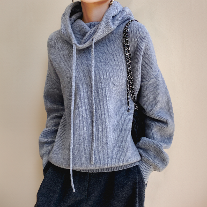 Blaugrauer Kapuzenpullover aus Strick mit Kordelzug und geripptem Saum