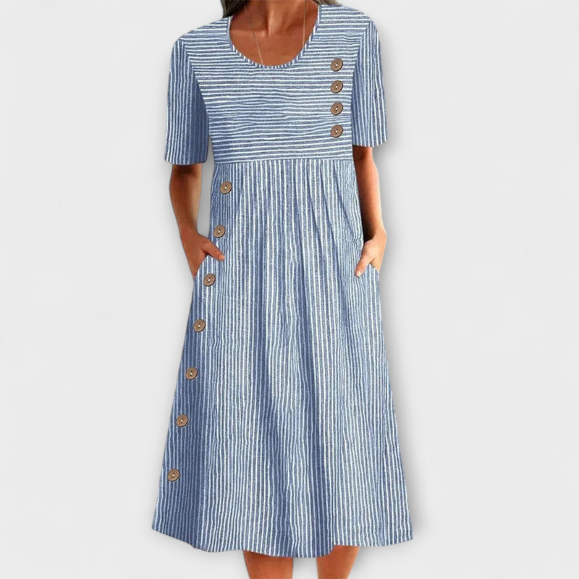 Gestreiftes Midikleid aus blau-weißem Stoff, kurze Ärmel, Knopfleiste vorn