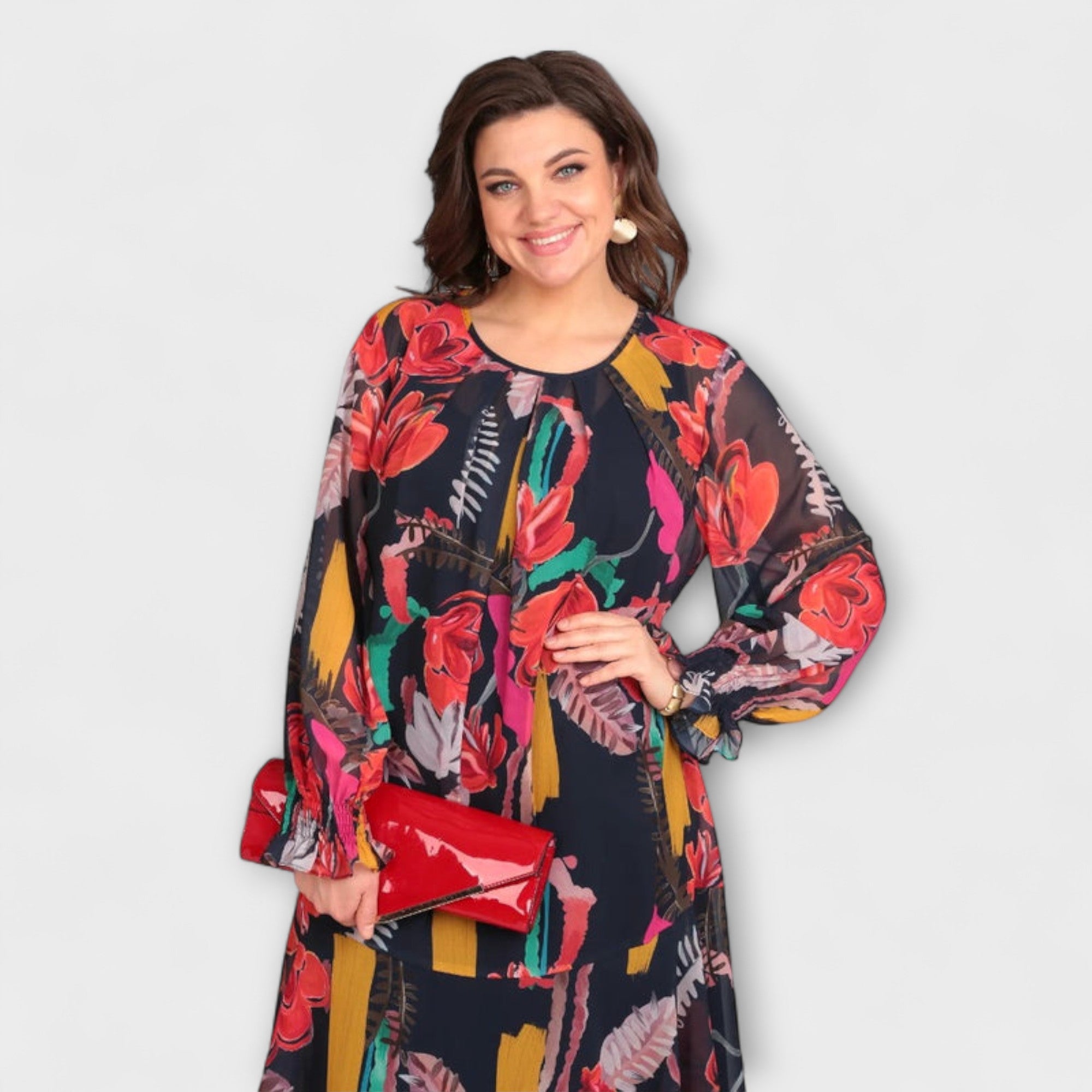 Nahaufnahme: gemustetes Kleid, lange Ärmel, Rundhalsausschnitt, bunter Blumenprint