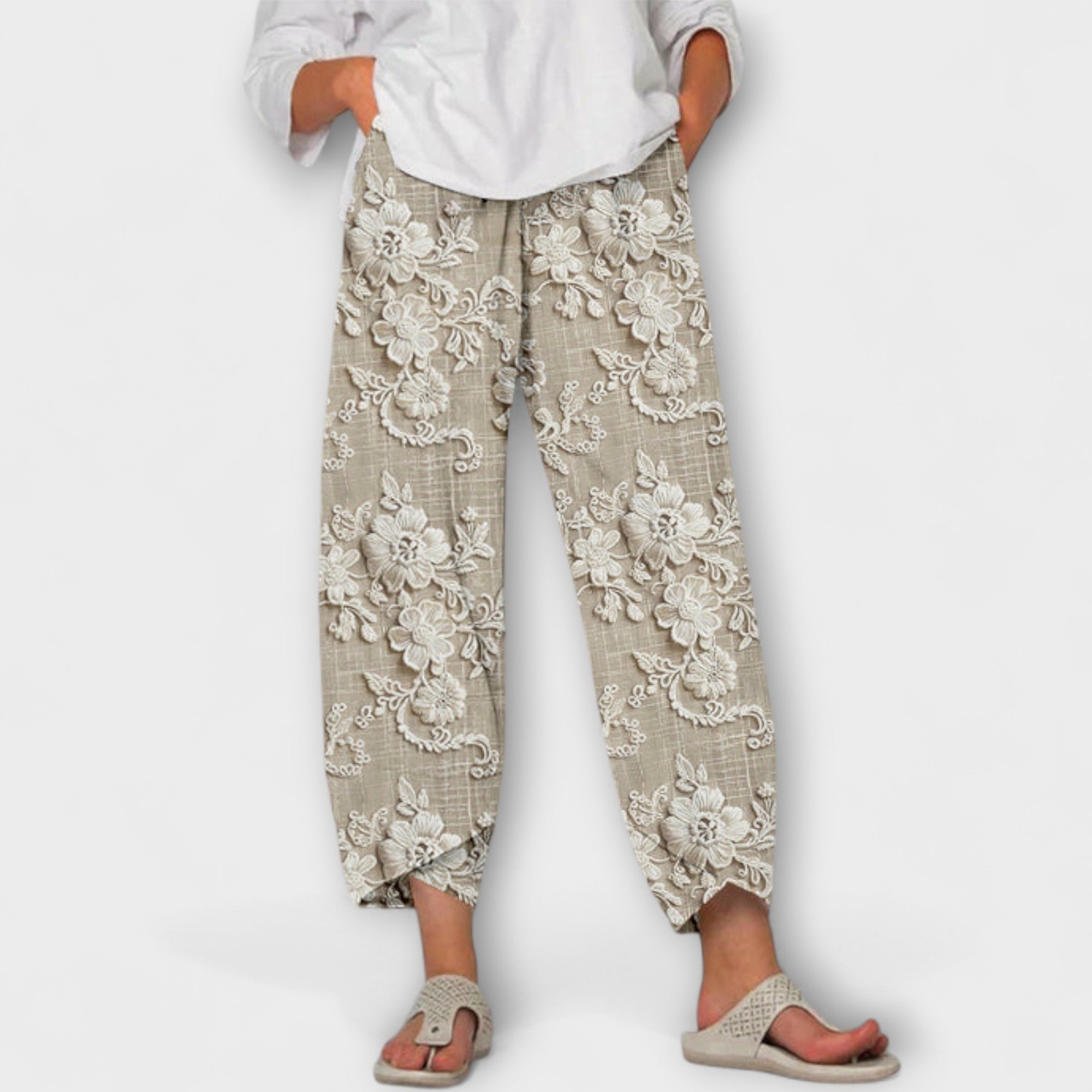 Bequeme bedruckte Hose mit floralen Motiven, hellbeige, weitem Bein und Knöchellänge