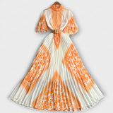 Delilah Vintage-inspiriertes Kleid, cremefarben mit orangefarbenem Alloverdruck und Gürtel