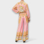 Rückenansicht Set: Hemd mit lockerer Passform und weite Hose, rosa mit goldfarbenem Ornament