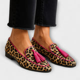 Slipper mit Leopardenmuster, pinken Quasten und pinkem Einfassungsband