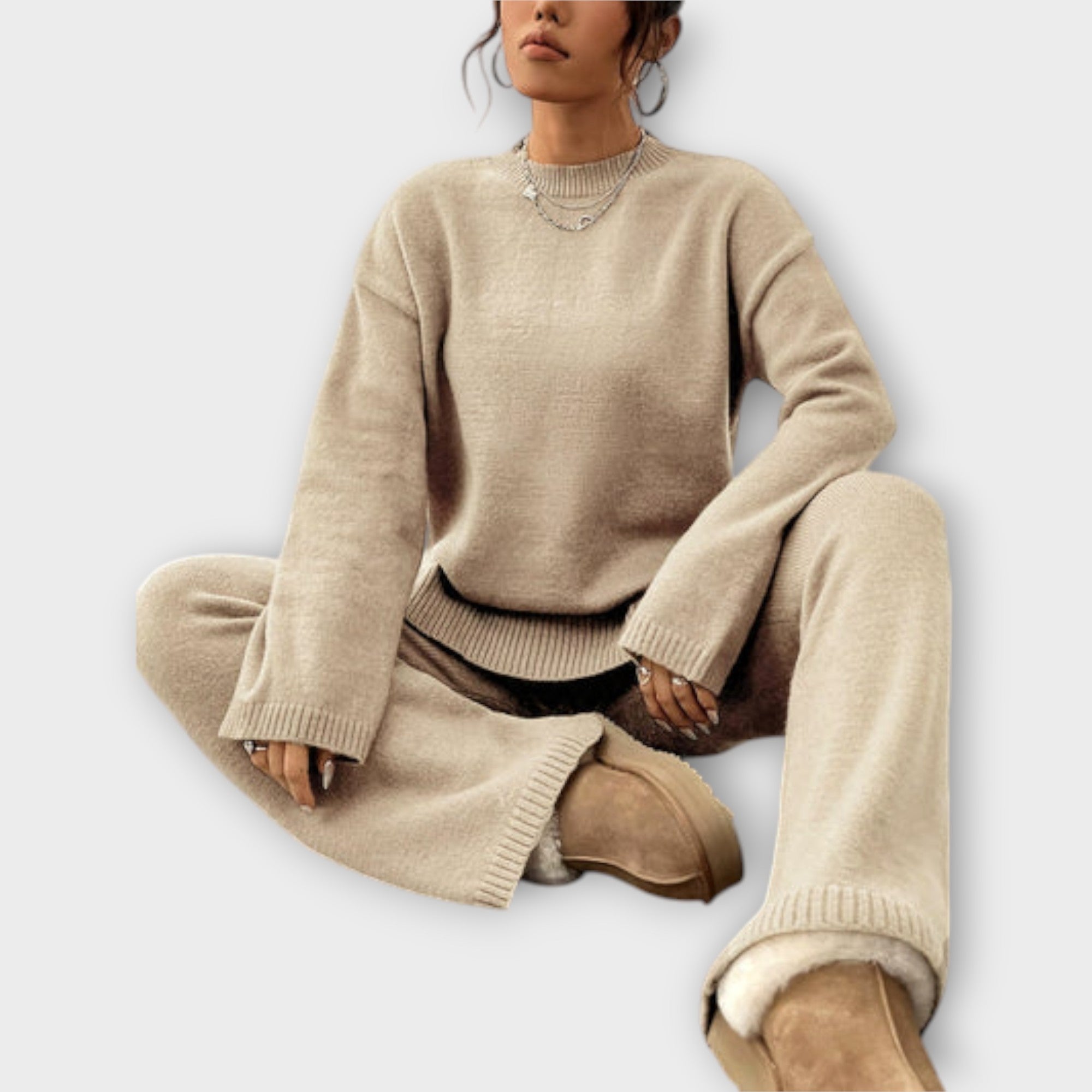 Beiges Rippenset aus Pullover und Hose mit gerippten Bündchen