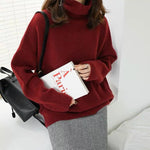 Roter Rollkragenpullover aus Strick mit weiten langen Ärmeln und Bündchen