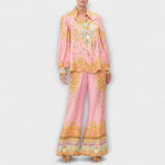 Set aus lockerem Hemd und Hose mit weitem Bein, rosa mit goldfarbenem Paisley-Print