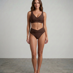 Braunes Sculpting-Bikini-Set im Ganzansicht mit gekreuztem Oberteil und hohem Slip