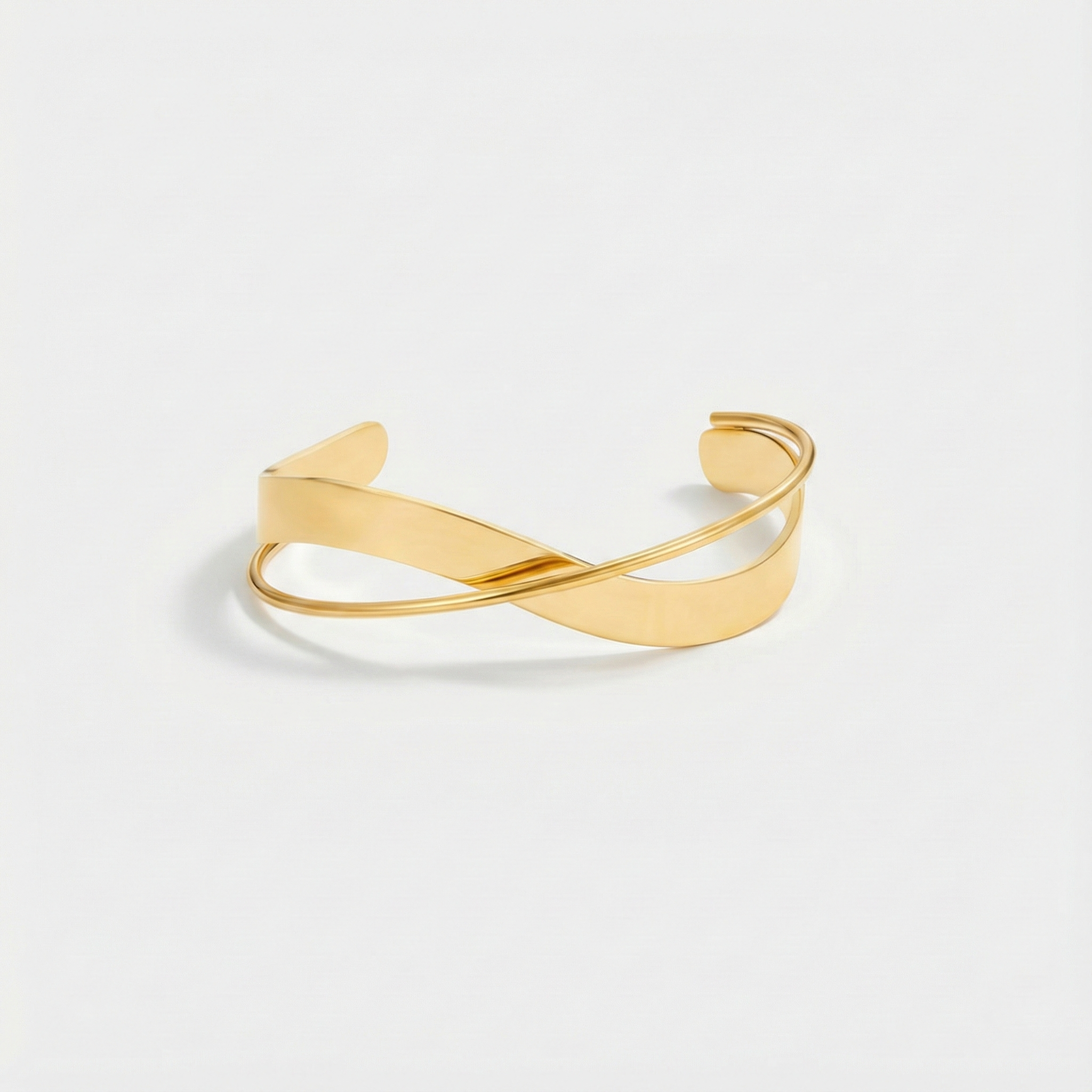 Goldfarbene Armbanduhr mit geschwungenem Metallarmband