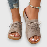 Vintage Stil Sandalen in Taupe, offene Zehen, Schnürung vorne, braune Plateausohle