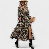 Maxikleid mit Leopardenmuster, V-Ausschnitt, langen Ärmeln und seitlichem Beingabel